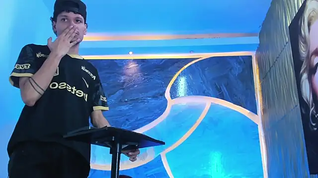 Snapshot of Lucas_hot_20 chatting on 02-17-26, 04:53 Lucas hot 20 online show from 02-17-26, 04:53