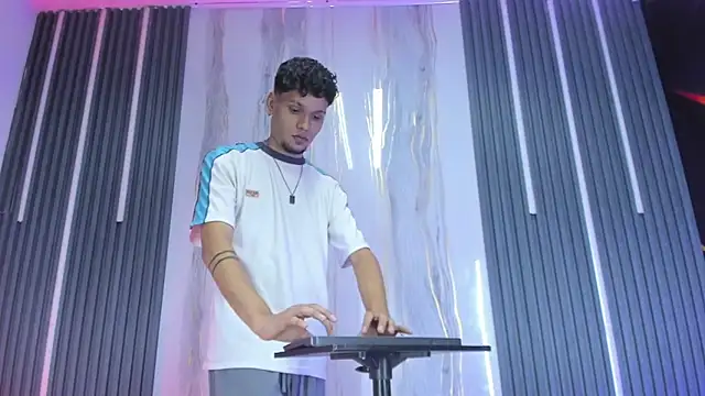 Snapshot of Lucas_hot_20 chatting on 02-26-26, 07:40 Lucas hot 20 online show from 02-26-26, 07:40