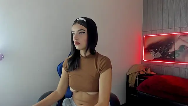 Snapshot of honeyluxe_ chatting on 02-03-26, 04:43 honeyluxe online show from 02-03-26, 04:43