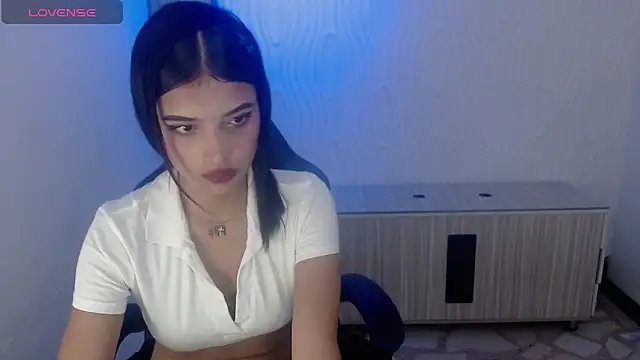 Snapshot of honeyluxe_ chatting on 02-04-26, 04:18 honeyluxe online show from 02-04-26, 04:18