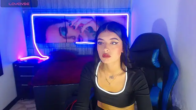 Snapshot of honeyluxe_ chatting on 02-08-26, 04:38 honeyluxe online show from 02-08-26, 04:38