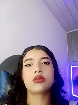 Snapshot of honeyluxe_ chatting on 02-12-26, 03:56 honeyluxe online show from 02-12-26, 03:56