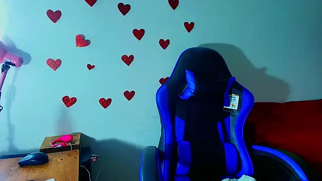 Snapshot of honeyluxe_ chatting on 02-15-26, 07:51 honeyluxe online show from 02-15-26, 07:51