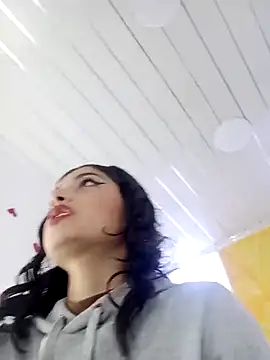 Snapshot of honeyluxe_ chatting on 02-17-26, 03:58 honeyluxe online show from 02-17-26, 03:58