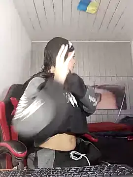 Snapshot of honeyluxe_ chatting on 02-22-26, 04:13 honeyluxe online show from 02-22-26, 04:13