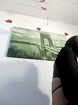 Snapshot of honeyluxe_ chatting on 02-26-26, 04:11 honeyluxe online show from 02-26-26, 04:11