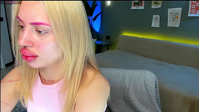 Luna Beverly online show from 03-05-26, 08:16