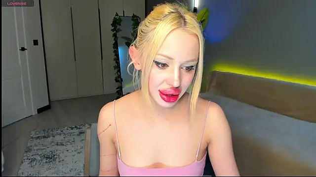 Luna Beverly online show from 04-07-26, 08:09