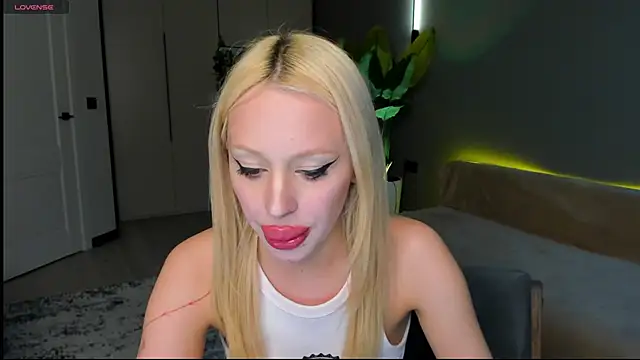 Luna Beverly online show from 04-10-26, 08:24