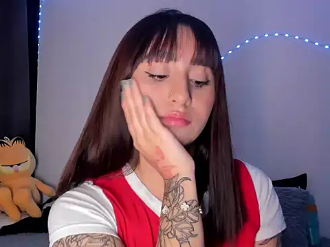 Snapshot of Roseholden chatting on 02-15-26, 04:31 Roseholden online show from 02-15-26, 04:31