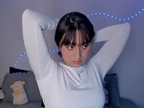 Snapshot of Roseholden chatting on 02-16-26, 11:45 Roseholden online show from 02-16-26, 11:45