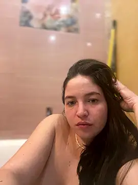 Snapshot of AlexaYvonne chatting on 01-12-26, 04:18 AlexaYvonne online show from 01-12-26, 04:18