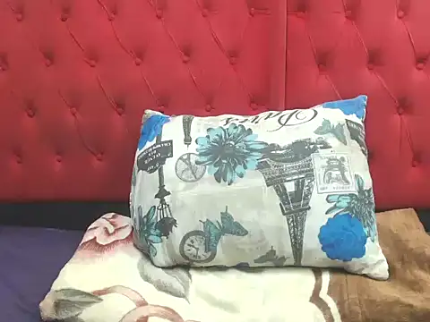 Snapshot of brownskingirl25 chatting on 01-09-26, 06:21 brownskingirl25 online show from 01-09-26, 06:21