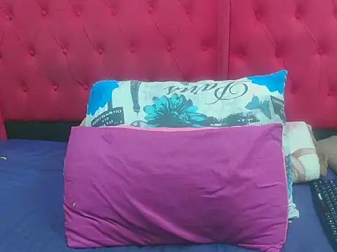 Snapshot of brownskingirl25 chatting on 01-14-26, 07:30 brownskingirl25 online show from 01-14-26, 07:30