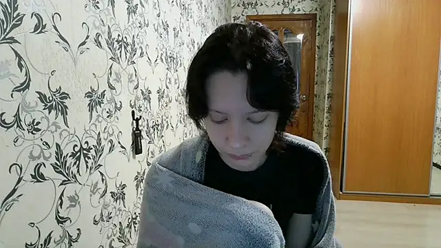 LxayBloom online show from 04-18-26, 01:09