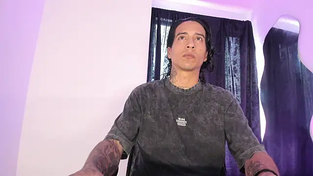 Snapshot of Sean_royal chatting on 01-14-26, 02:12 Sean royal online show from 01-14-26, 02:12