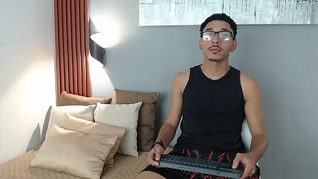 Snapshot of Julian_Dark_ chatting on 02-13-26, 04:19 Julian Dark online show from 02-13-26, 04:19