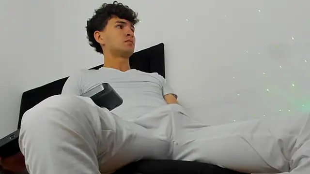 camilo model online show from 02-25-26, 11:53