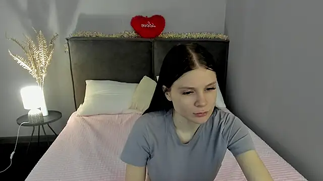 Snapshot of SkinyJoys chatting on 02-25-26, 02:21 SkinyJoys online show from 02-25-26, 02:21