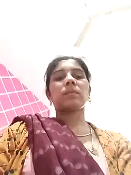 Snapshot of Hot_ree85 chatting on 02-21-26, 04:46 Hot ree85 online show from 02-21-26, 04:46