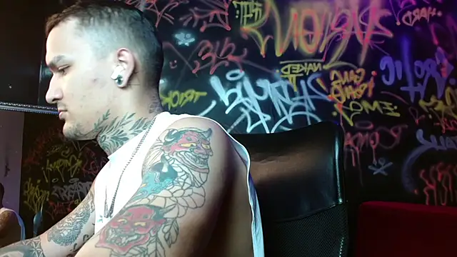 Snapshot of DarkBenito chatting on 01-12-26, 02:11 DarkBenito online show from 01-12-26, 02:11