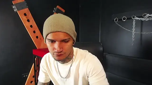 Snapshot of DarkBenito chatting on 01-15-26, 12:32 DarkBenito online show from 01-15-26, 12:32