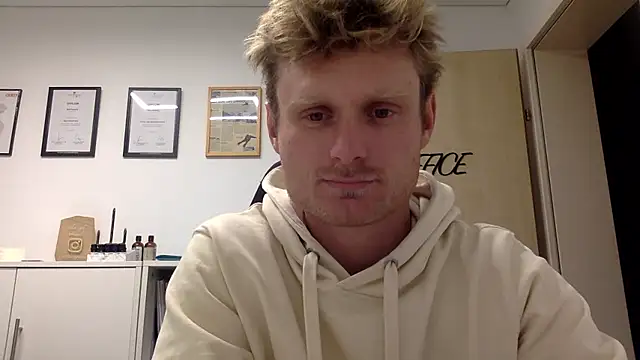 Fitlover1994 online show from 01-05-26, 06:22