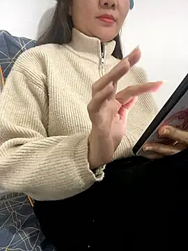 Snapshot of Avelyn-n chatting on 01-15-26, 06:29 Avelyn-n online show from 01-15-26, 06:29