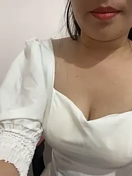 Snapshot of Avelyn-n chatting on 01-19-26, 08:29 Avelyn-n online show from 01-19-26, 08:29