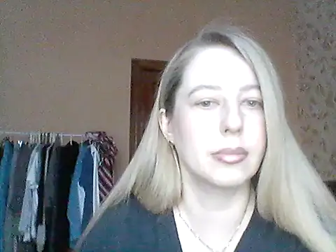 Snapshot of Miralisse chatting on 02-21-26, 02:51 Miralisse online show from 02-21-26, 02:51