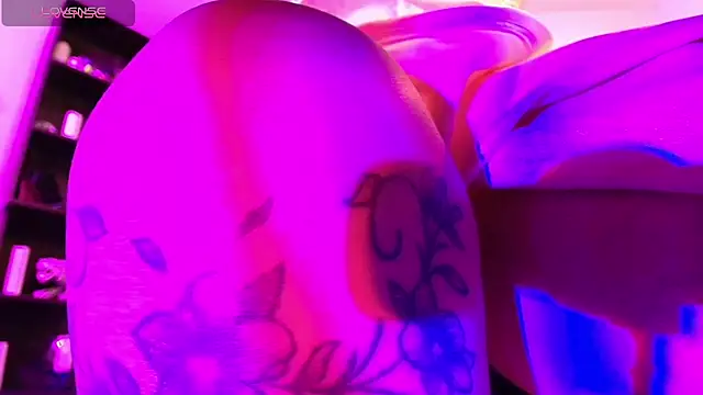 Snapshot of Sweet_lenna chatting on 02-23-26, 07:33 Sweet lenna online show from 02-23-26, 07:33