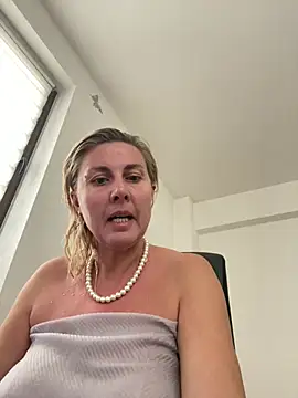 Snapshot of Amelia9798 chatting on 01-10-26, 08:27 Amelia9798 online show from 01-10-26, 08:27