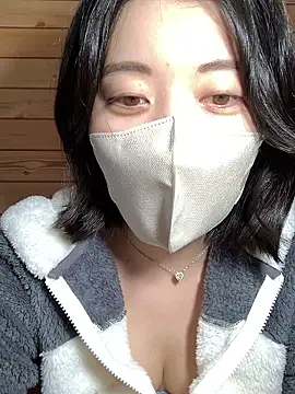 Snapshot of minami_room chatting on 01-15-26, 04:06 minami room online show from 01-15-26, 04:06