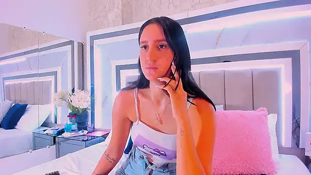 Snapshot of IsaBlue chatting on 02-14-26, 01:52 IsaBlue online show from 02-14-26, 01:52