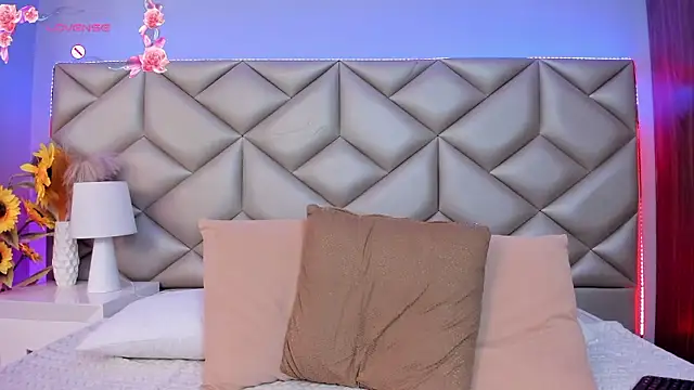 Snapshot of Katherine_Morphi chatting on 01-13-26, 12:32 Katherine Morphi online show from 01-13-26, 12:32