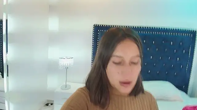 Snapshot of Cristal_and_luke chatting on 01-10-26, 03:19 Cristal and luke online show from 01-10-26, 03:19