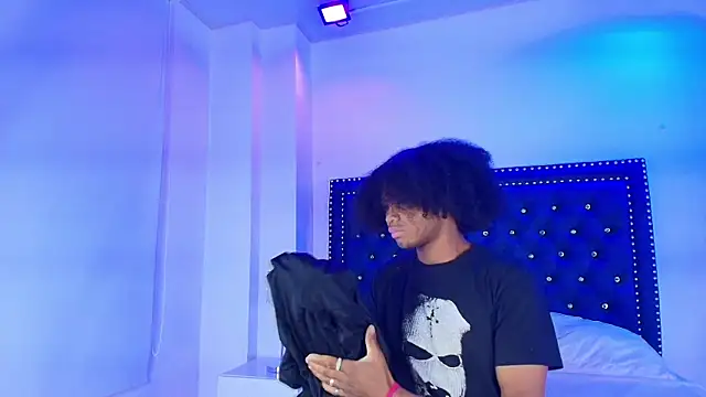 Snapshot of Cristal_and_luke chatting on 01-13-26, 03:23 Cristal and luke online show from 01-13-26, 03:23