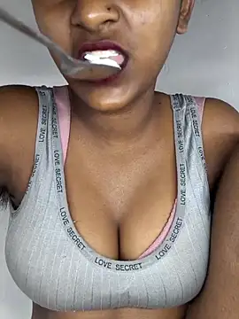 Royal-girl78 online show from 02-16-26, 03:41