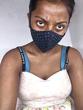 Royal-girl78 online show from 02-18-26, 03:52