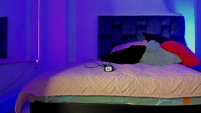 Snapshot of Liamsubtle01 chatting on 02-04-26, 11:16 Liamsubtle01 online show from 02-04-26, 11:16