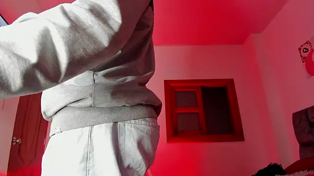 Snapshot of Liamsubtle01 chatting on 02-06-26, 11:13 Liamsubtle01 online show from 02-06-26, 11:13