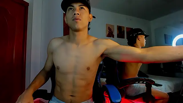 Snapshot of Liamsubtle01 chatting on 02-10-26, 11:25 Liamsubtle01 online show from 02-10-26, 11:25