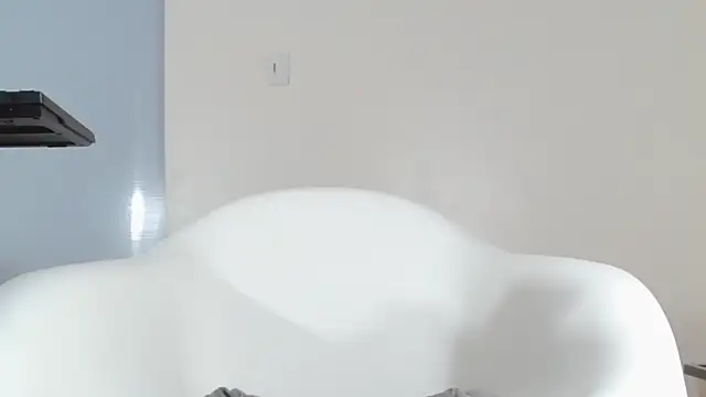 Snapshot of Little_Leksa chatting on 02-01-26, 02:04 Little Leksa online show from 02-01-26, 02:04