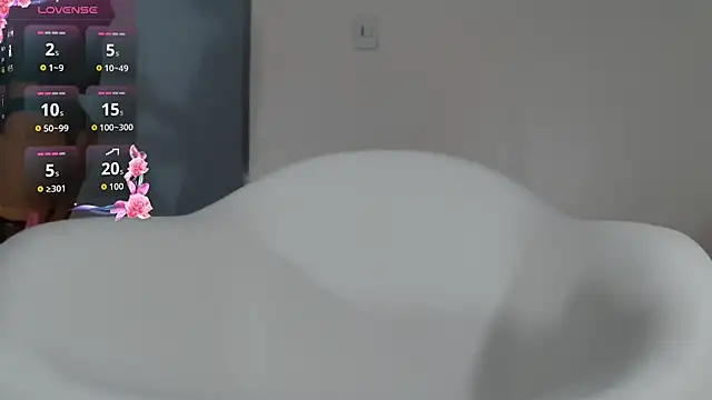 Snapshot of Little_Leksa chatting on 02-18-26, 01:40 Little Leksa online show from 02-18-26, 01:40