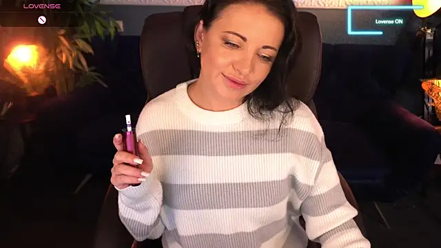 Dafni Monn online show from 10-19-25, 05:30