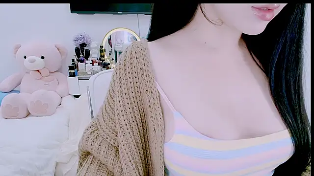 Snapshot of Pari_Kilian22 chatting on 01-11-26, 09:42 Pari Kilian22 online show from 01-11-26, 09:42