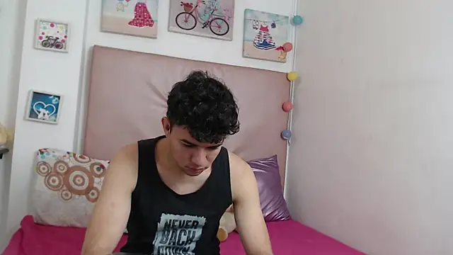 Snapshot of iam__lukas__ chatting on 01-13-26, 02:33 iam lukas online show from 01-13-26, 02:33