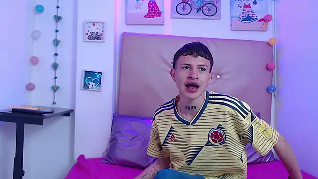 Snapshot of iam__lukas__ chatting on 01-14-26, 01:39 iam lukas online show from 01-14-26, 01:39