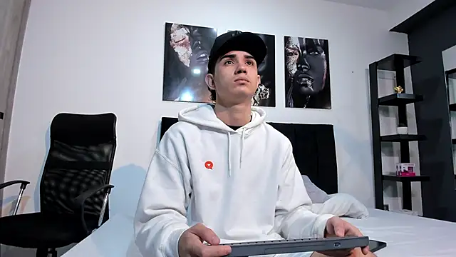 Snapshot of Alejo_Grey chatting on 01-09-26, 12:41 Alejo Grey online show from 01-09-26, 12:41