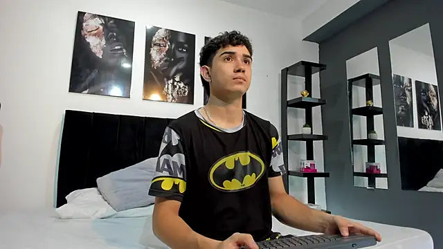 Snapshot of Alejo_Grey chatting on 01-10-26, 07:15 Alejo Grey online show from 01-10-26, 07:15